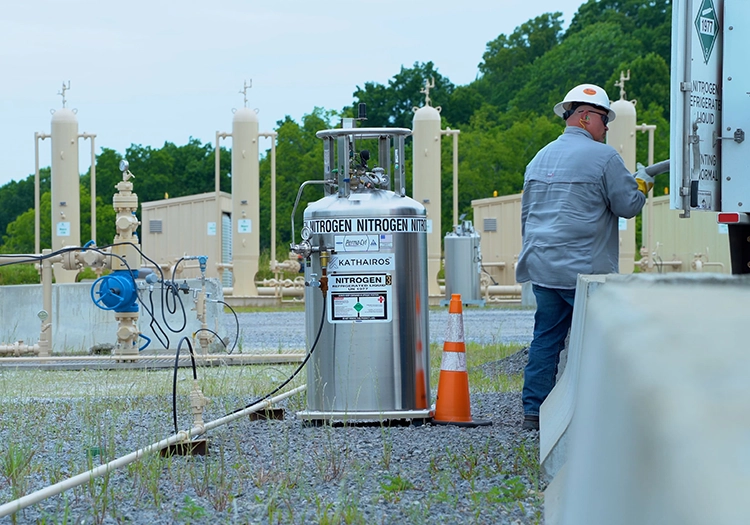 Worker with large nitrogen tank